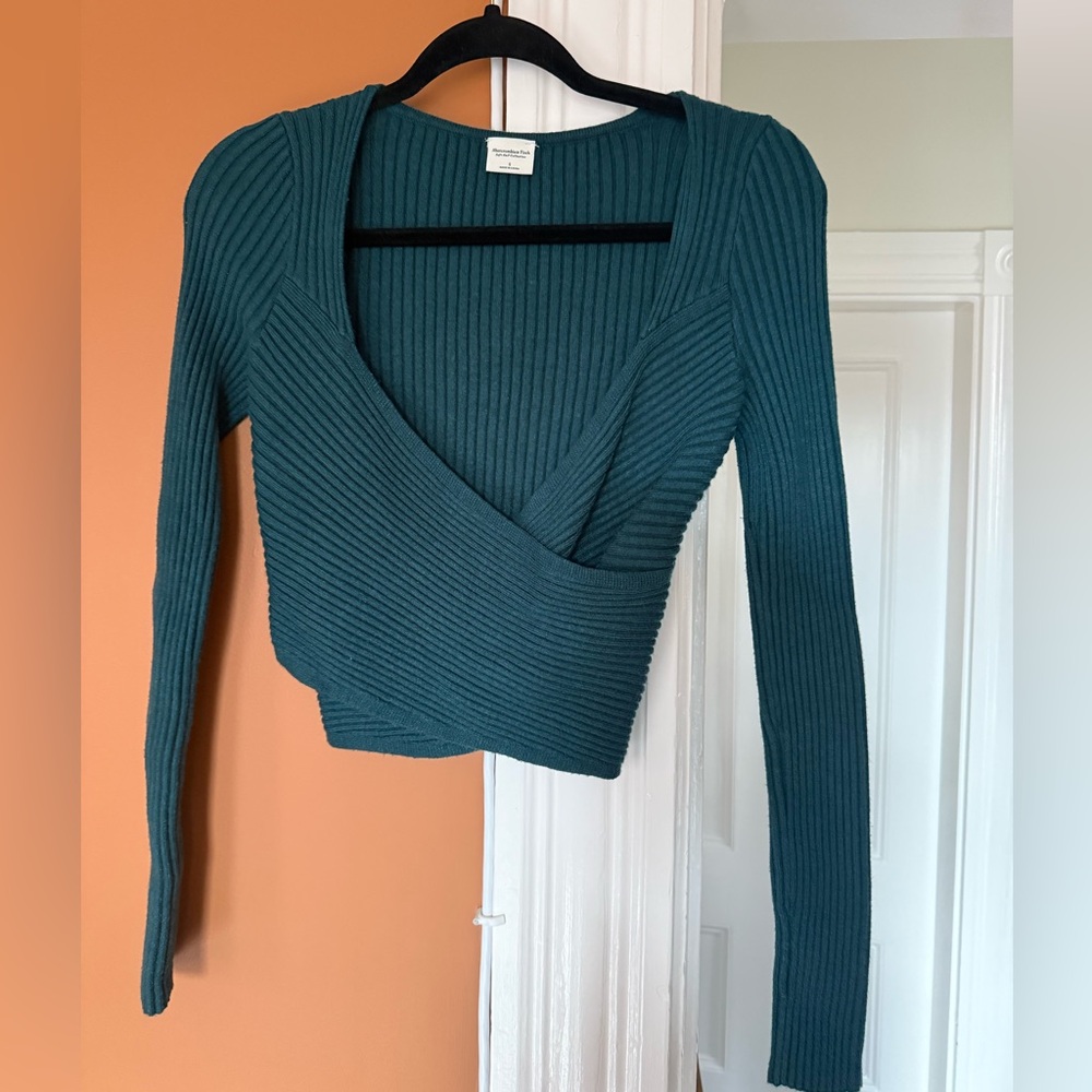 Abercrombie & Fitch Emerald Ribbed LuxeLoft Cropped Long Sleeve - Size: S